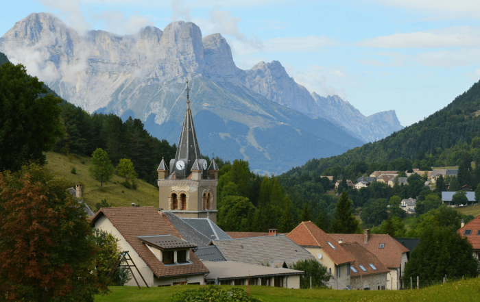 un petit village dans le vercors près de valence