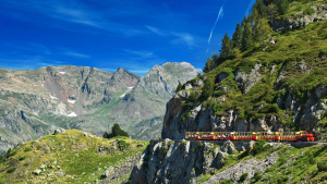 Le train d’Artouste, trace sa route sur les hauteurs des vallées Béarnaises