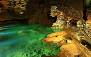 Gouffre de Padirac, gour sur le lac supérieur