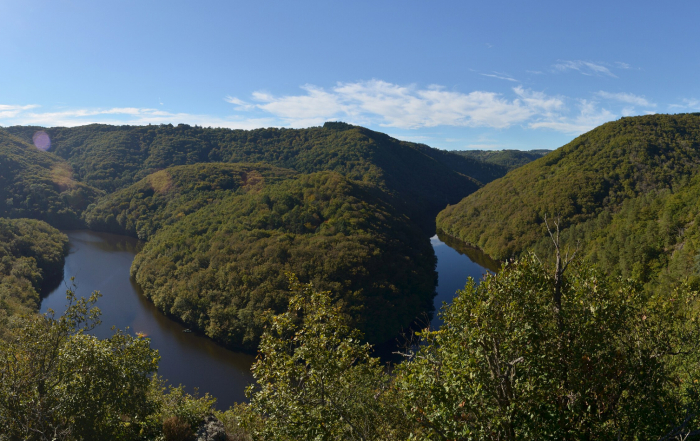 Panorama du méandre de la Sioule près de Queille (63) d'est (gauche) en ouest