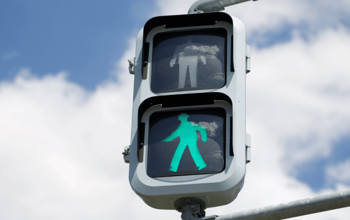 un feu vert qui laisse penser que c'est le bon moment pour partir