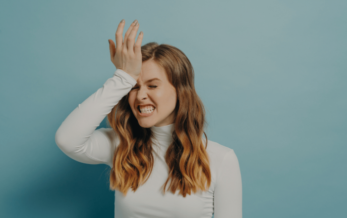 une femme stressée qui se demande si elle a fait le bon choix