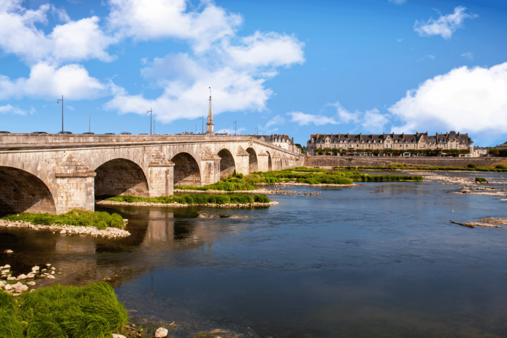 Blois, le pont sur la Loire dans le Loir-et-Cher