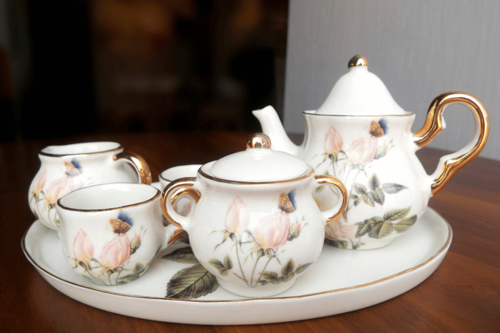 service de porcelaine de Limoges - savoir-faire artisanat en région