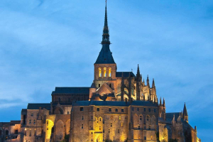 Abbaye posé sur la mer
