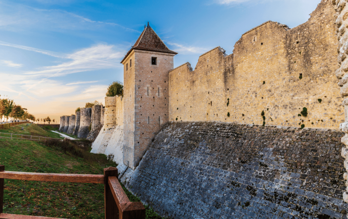 vue depuis les remparts de Provins, destination proche de Paris, idéale avec des enfants