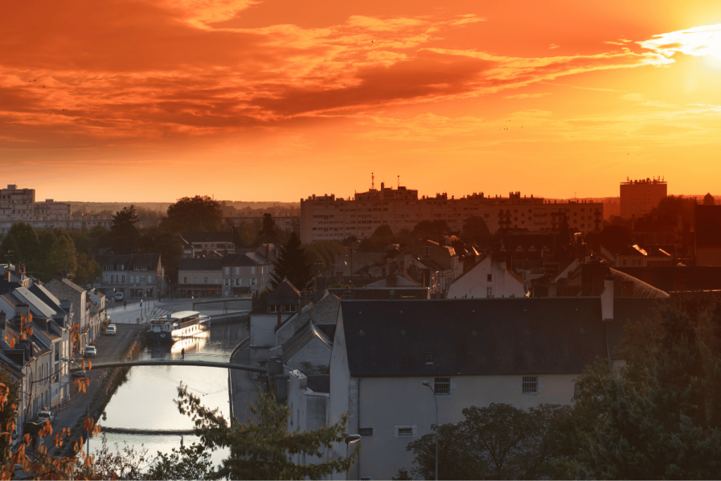 Coucher de soleil sur la ville de Montargis 