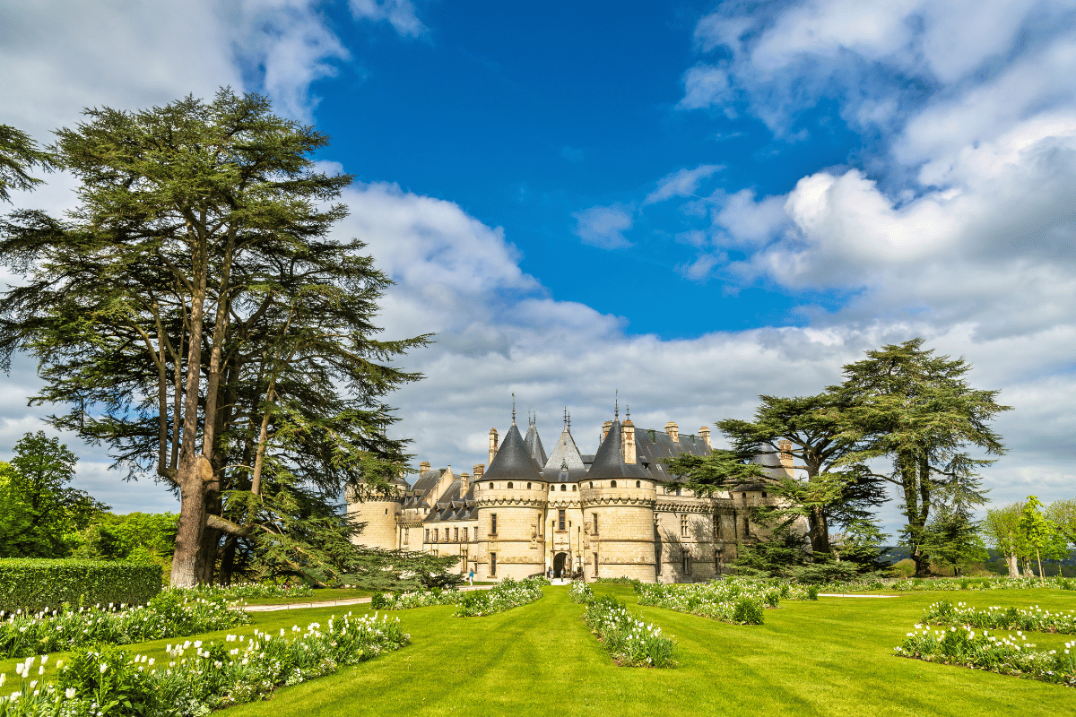 Vue du chateau de Chaumont sur Loire pour el festival international des jardins dans le Loir-et-Cher
