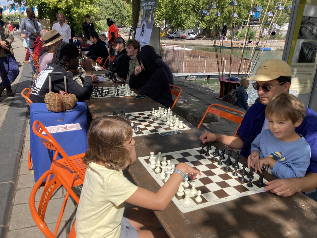 nouvelle vie de famille pour Erwan qui a quitté Paris