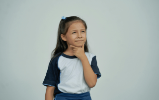 vivre ailleurs que Paris coûte-t-il vraiment moins cher ? Une petite fille qui s'interroge