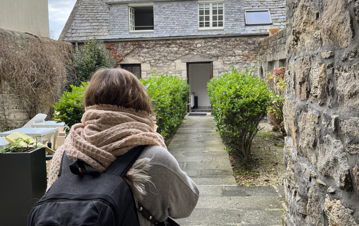 le portrait d'Anais qui a quitté Paris pour retourner sur ses terres natales en Bretagne