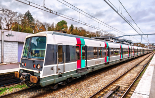 prendre le rer pour une sortie en famille proche de Paris