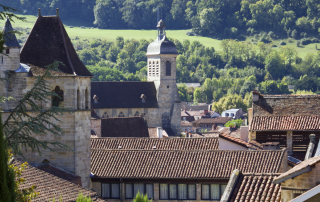 figeac dans le lot une ville française qui donne l'impression de changer d'époque