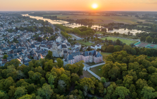 vue aérienne de Meung-sur-Loire dans les Terres-Val-de-Loire