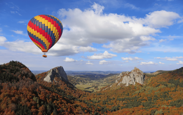 vol en montgolfière au dessus des volcans en Auvergne