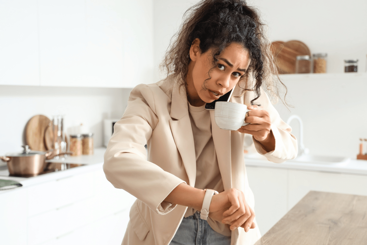 femme pressée par son nouveau projet