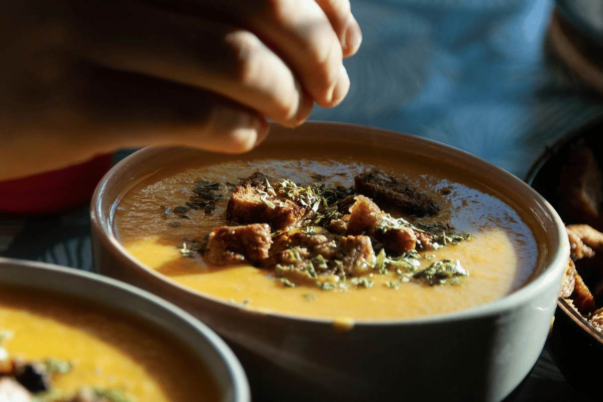 préparation d'une soupe de châtaigne pour un bon plan d'automne